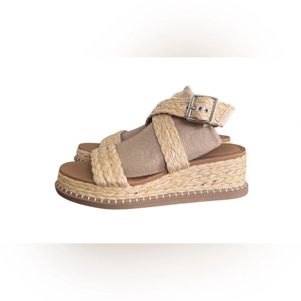 Universal Thread stylish platform